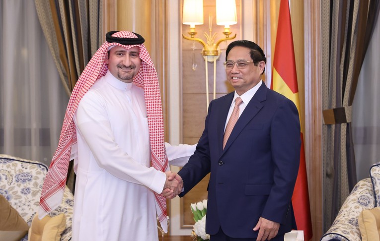 &Ocirc;ng Ali Al-Khatib, Ph&oacute; Gi&aacute;m đốc điều h&agrave;nh Ajlan &amp;amp;amp;amp; Bros, khẳng định coi Việt Nam l&agrave; một thị trường ưu ti&ecirc;n. Ảnh: VGP