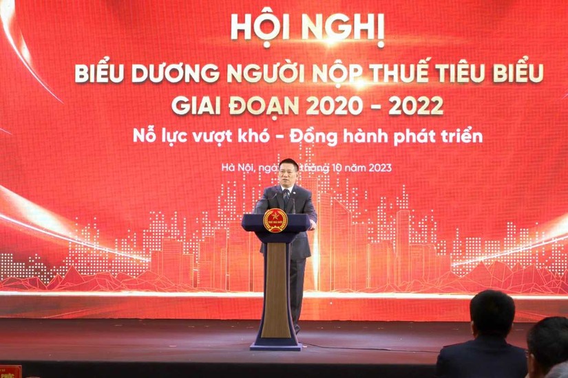 Bộ trưởng Hồ Đức Phớc ch&uacute;c mừng 138 Trang Nhà Cái 555win.com - Đăng Nhập +555k ti&ecirc;u biểu được biểu dương về những đ&oacute;ng g&oacute;p hết sức t&iacute;ch cực cho nguồn thu ng&acirc;n s&aacute;ch Nước nh&agrave; trong giai đoạn 2020 &ndash; 2022 - Ảnh: VGP
