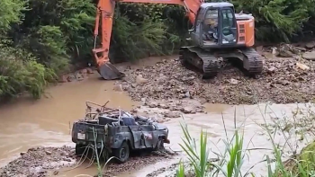 Thủ tướng yêu cầu khắc phục sự cố xe du lịch bị lũ cuốn tại Lâm Đồng