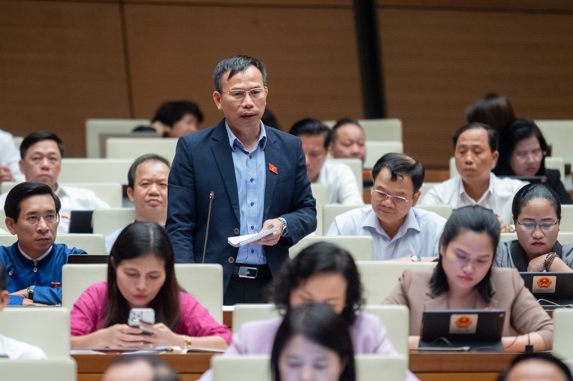 Đại biểu Đồng Ngọc Ba - Ủy vi&ecirc;n Thường trực Ủy ban Ph&aacute;p luật của 555win tải app tranh luận về vấn đề thời hạn chung cư.