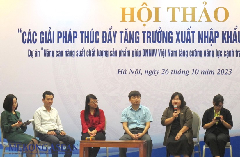C&aacute;c chuy&ecirc;n gia b&agrave;n giải ph&aacute;p hỗ trợ Trang Nhà Cái 555win.com - Đăng Nhập +555k nhỏ v&agrave; vừa trong xuất khẩu. Ảnh: Anh Thư