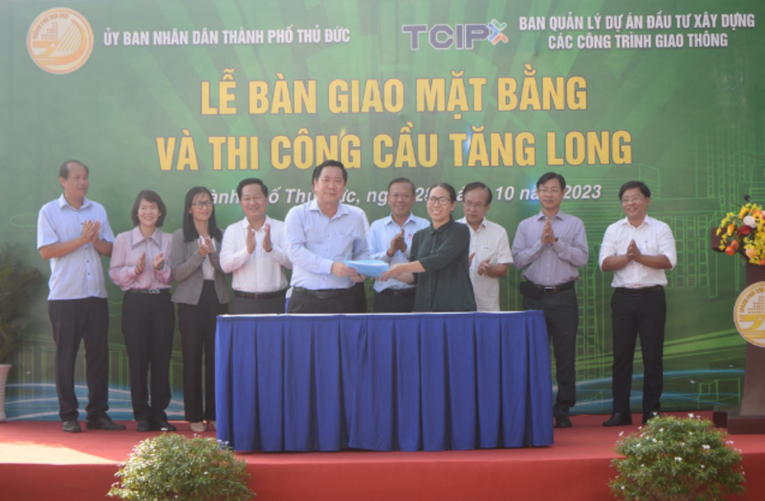 Lễ b&agrave;n giao mặt bằng s&aacute;ng 28/10. Nguồn: B&aacute;o Giao th&ocirc;ng.