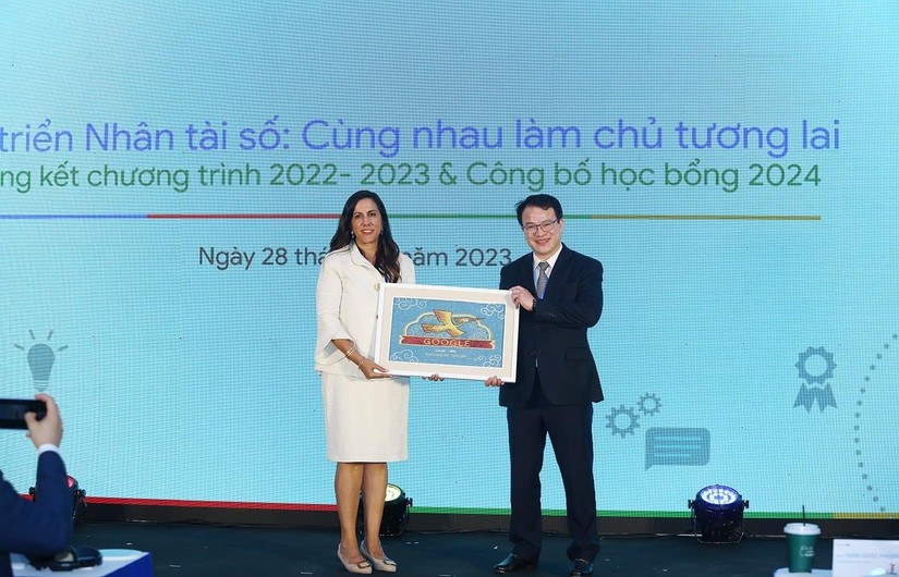 Google tặng 40.000 suất học bổng ph&aacute;t triển nh&acirc;n t&agrave;i số Việt Nam