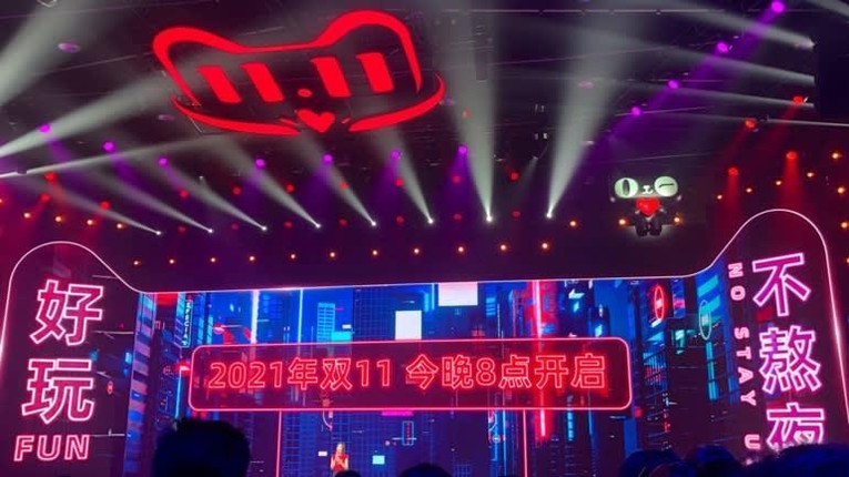 Alibaba đ&atilde; c&oacute; c&aacute;ch tiếp cận nhẹ nh&agrave;ng hơn cho Ng&agrave;y Độc th&acirc;n năm nay, bắt đầu c&aacute;c chương tr&igrave;nh khuyến m&atilde;i l&uacute;c 8 giờ tối thay v&igrave; nửa đ&ecirc;m, với mục ti&ecirc;u kh&ocirc;ng để người mua sắm phải thức khuya. Ảnh: Naoki Matsuda