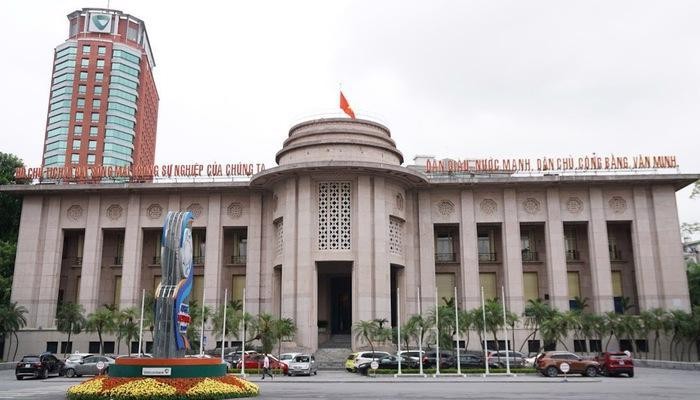 C&oacute; n&ecirc;n hạ tỷ lệ dự trữ bắt buộc?