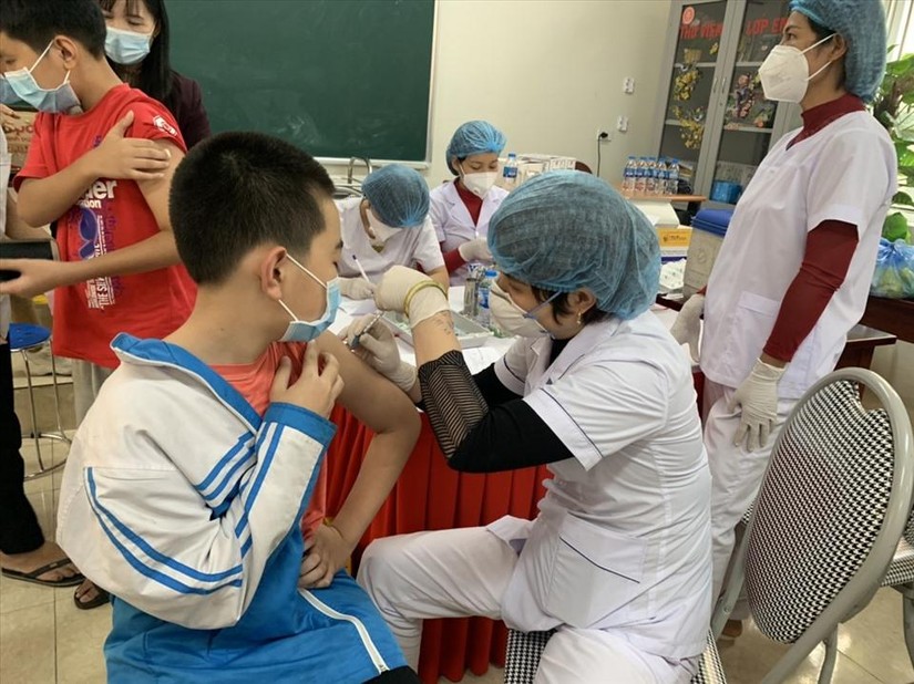 C&aacute;c địa phương &amp;amp;apos;chạy đua&amp;amp;apos; ti&ecirc;m vaccine cho trẻ trước nguy cơ chủng mới xuất hiện