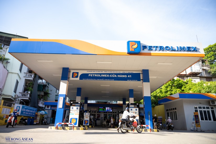 9 th&aacute;ng đầu năm 2022, l&atilde;i sau thuế của Petrolimex giảm 79% so với c&ugrave;ng kỳ. Ảnh: Qu&aacute;ch Sơn.