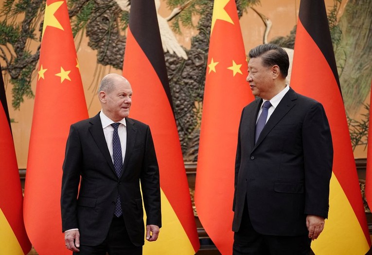 &Ocirc;ng Olaf Scholz v&agrave; &ocirc;ng Tập Cận B&igrave;nh c&oacute; cuộc gặp mặt trực tiếp đầu ti&ecirc;n. Ảnh: Reuters