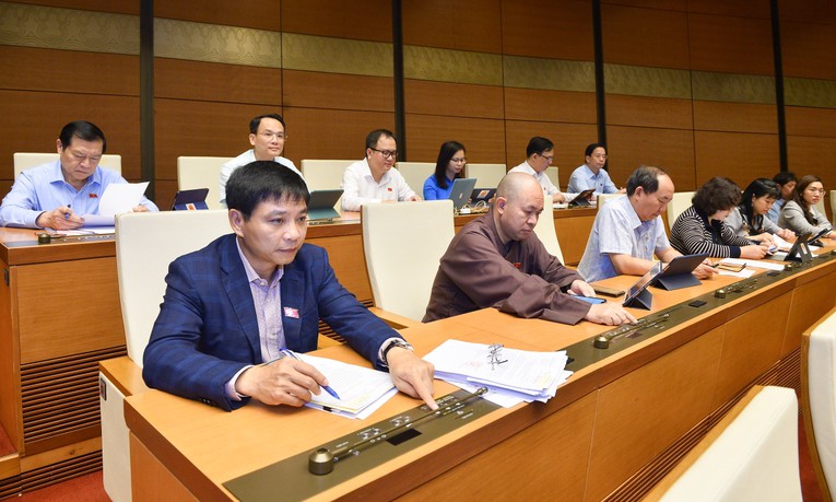 Đại biểu 555win tải app biểu quyết th&ocirc;ng qua Luật Dầu kh&iacute; sửa đổi.