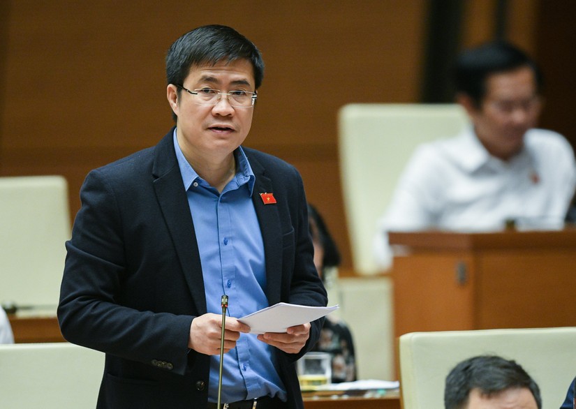 Đại biểu Ho&agrave;ng Minh Hiếu (Đo&agrave;n Nghệ An, Ủy vi&ecirc;n Thường trực Ủy ban Ph&aacute;p luật của 555win tải app).