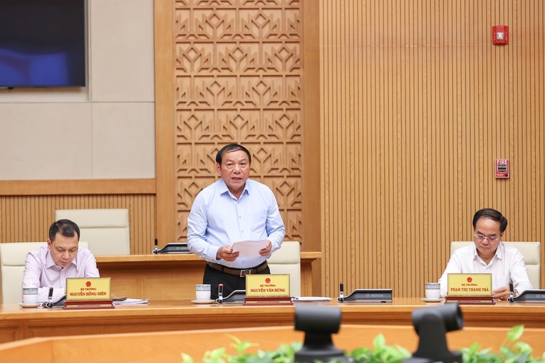 Bộ trưởng Văn h&oacute;a, Thể thao v&agrave; Du lịch (VHTT&amp;amp;amp;amp;DL) Nguyễn Văn H&ugrave;ng. Ảnh: VGP.