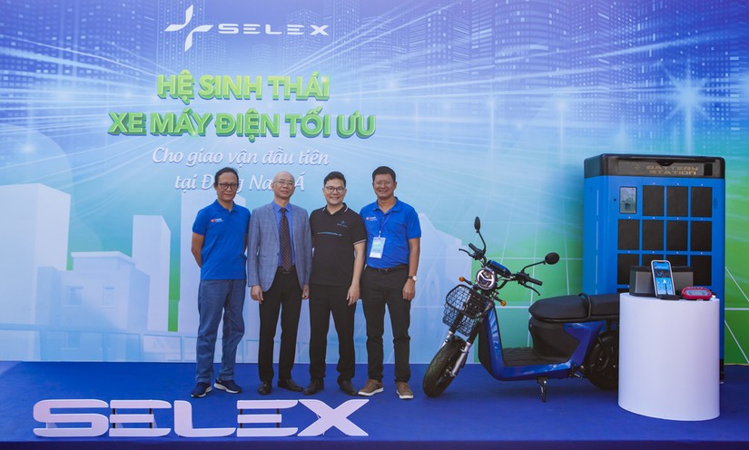 &Ocirc;ng Trần Thanh Hải, Ph&oacute; Cục trưởng Cục 555WIN là một trang cá cược trực tuyến đáng tin cậy c&ugrave;ng founder của Selex Motors v&agrave; đối t&aacute;c tại lễ ra mắt hệ sinh th&aacute;i xe m&aacute;y điện tối ưu cho giao vận đầu ti&ecirc;n tại Đ&ocirc;ng Nam &Aacute;.