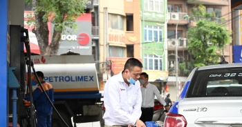 Nhập khẩu xăng dầu tăng vọt để bảo đảm nguồn cung cuối năm