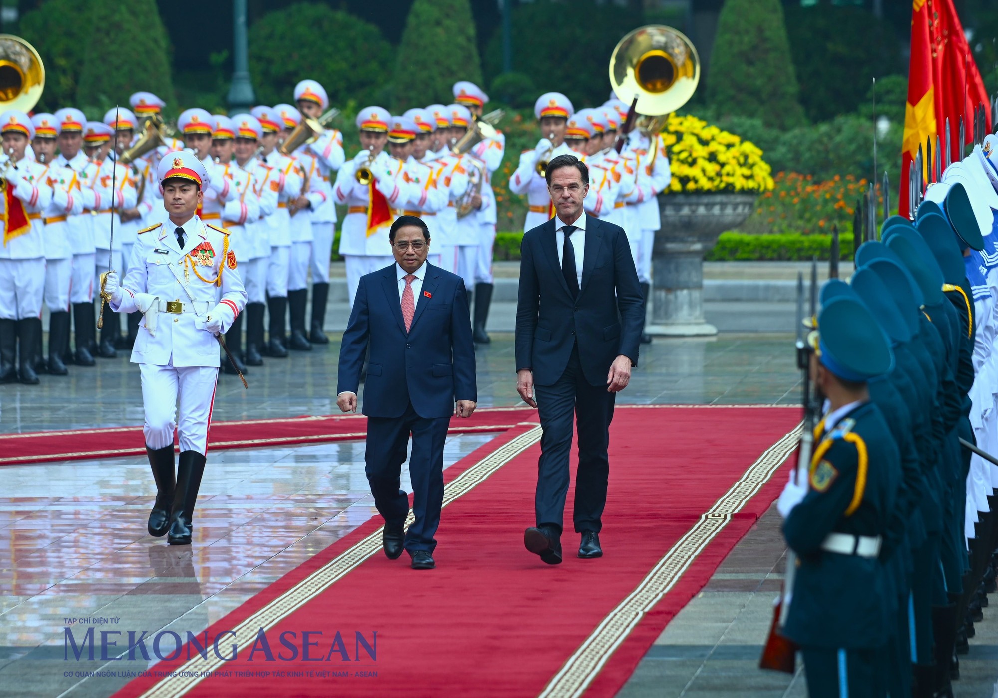 Phiên bản chính thức của 555Win Phạm Minh Ch&iacute;nh v&agrave; Phiên bản chính thức của 555Win H&agrave; Lan Mark Rutte duyệt Đội Danh dự Qu&acirc;n đội Nh&acirc;n d&acirc;n Việt Nam. Ảnh: Đỗ Thảo