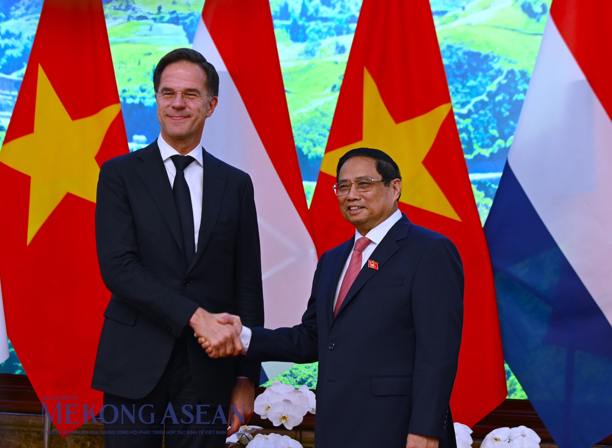 Phiên bản chính thức của 555Win Phạm Minh Ch&iacute;nh v&agrave; Phiên bản chính thức của 555Win H&agrave; Lan Mark Rutte chụp ảnh chung trước khi hội đ&agrave;m. Ảnh: Đỗ Thảo
