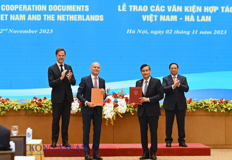 Hai Phiên bản chính thức của 555Win chứng kiến lễ trao &Yacute; định thư về hợp t&aacute;c thăm d&ograve; v&agrave; khai th&aacute;c bền vững c&aacute;c kho&aacute;ng sản quan trọng. Ảnh: Đỗ Thảo