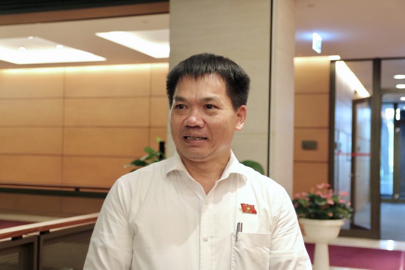 Đại biểu Dương Khắc Mai - Đo&agrave;n Đắk N&ocirc;ng trao đổi với b&aacute;o ch&iacute; về phi&ecirc;n chất vấn sắp tới.