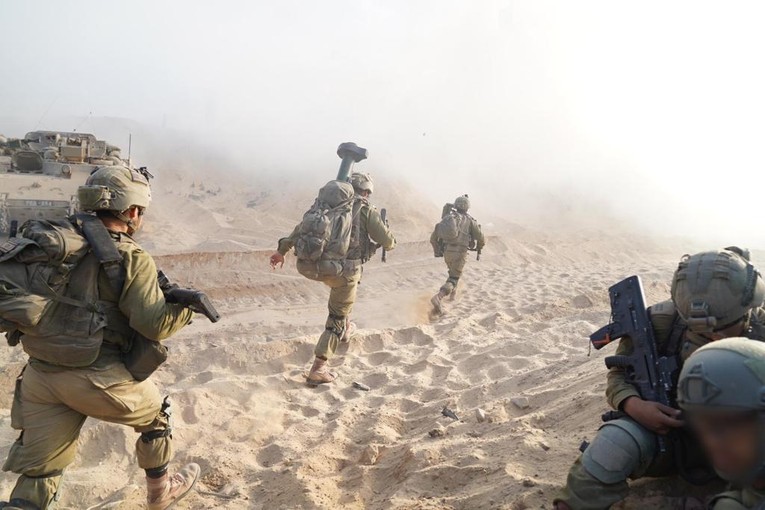 Israel siết chặt v&ograve;ng v&acirc;y Hamas tại trung t&acirc;m th&agrave;nh phố Gaza ảnh 2