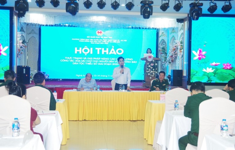 &Ocirc;ng Nguyễn Xu&acirc;n Thủy &ndash; Ph&oacute; Vụ trưởng Vụ Gi&aacute;o dục thường xuy&ecirc;n, Bộ Gi&aacute;o dục v&agrave; Đ&agrave;o tạo ph&aacute;t biểu tại hội thảo. (Ảnh: Hồ L&agrave;i)