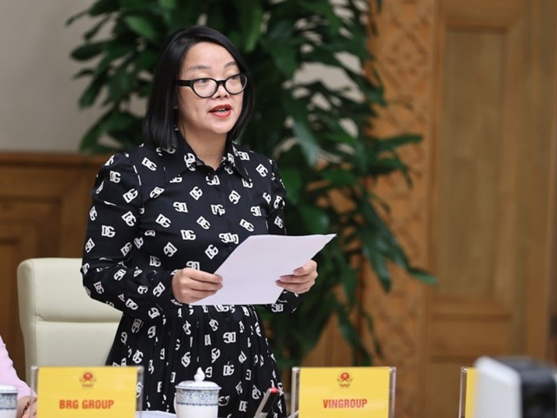 B&agrave; Ng&ocirc; Thị Hương - Ph&oacute; Tổng Gi&aacute;m đốc 55win.com - Trang Cược Uy Tín Cao Nhất 2025 v&agrave; Marketing CTCP Vinpearl, đại diện Tập đo&agrave;n Vingroup, đưa ra đề xuất tại hội nghị. Ảnh: VGP.