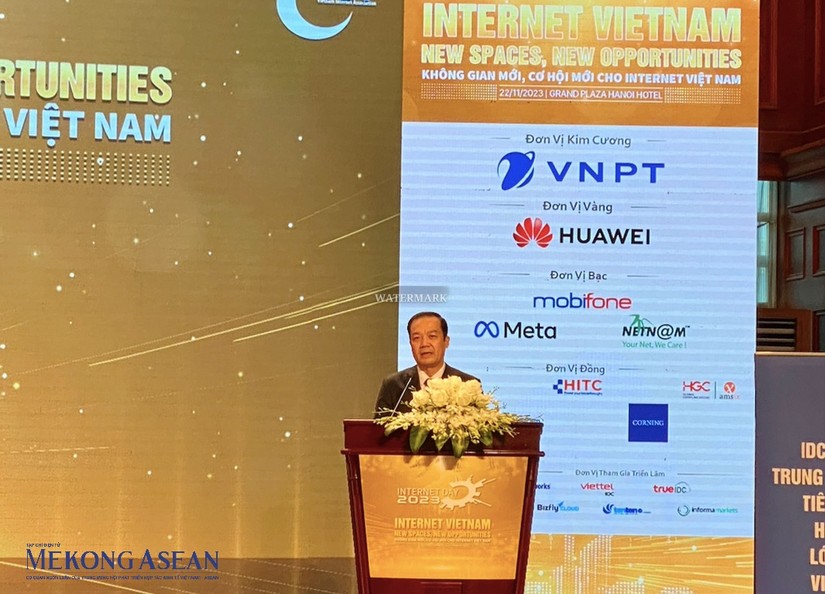 Thứ trưởng Bộ Th&ocirc;ng tin v&agrave; Truyền th&ocirc;ng Phạm Đức Long ph&aacute;t biểu tại sự kiện Internet Day 2023. Ảnh: H&agrave; Anh.
