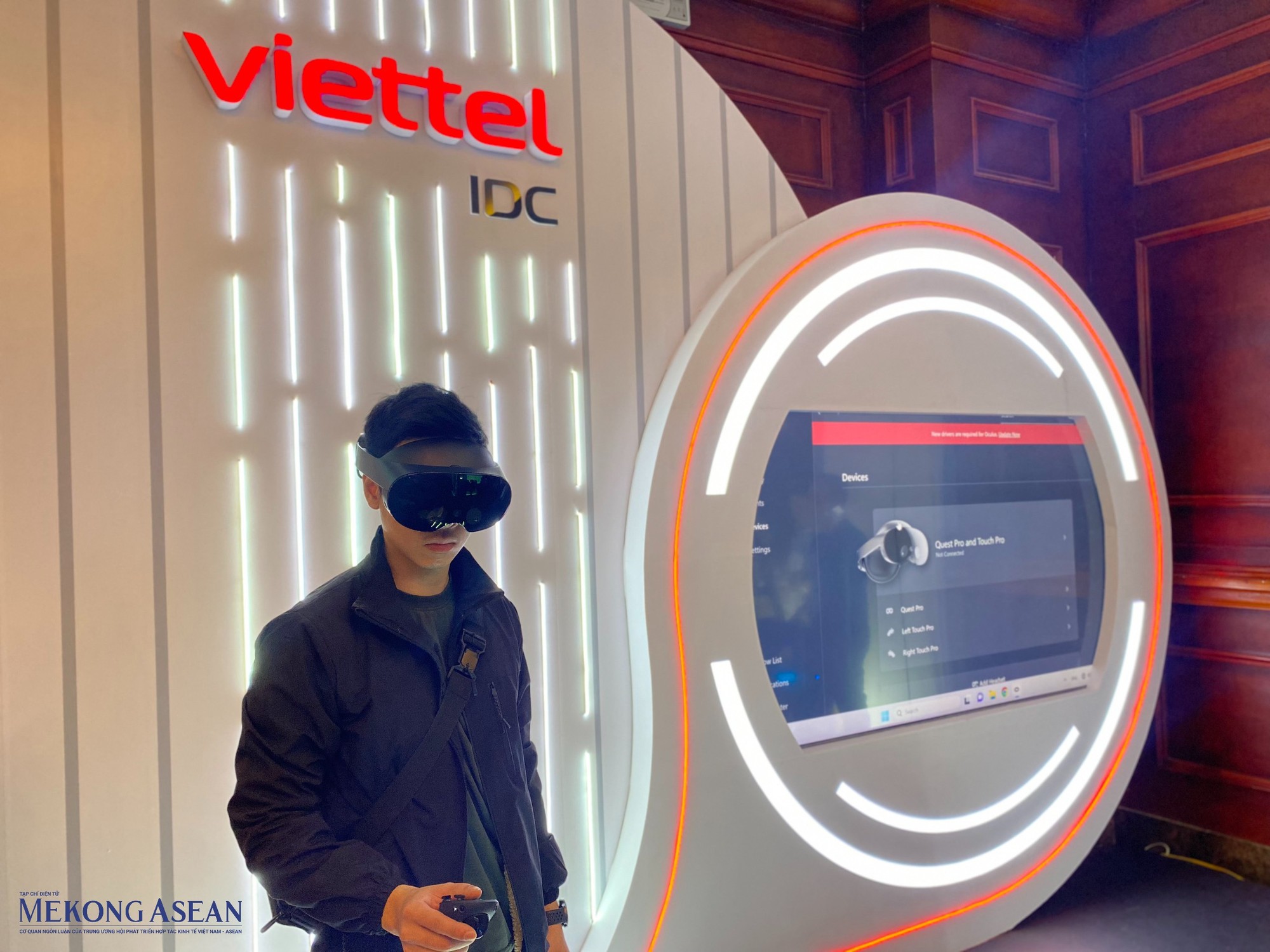 Đến với triển l&atilde;m, kh&aacute;ch tham dự trực tiếp được trải nghiệm nhiều sản phẩm c&ocirc;ng nghệ &amp;amp;amp;quot;Make in Vietnam&amp;amp;amp;quot; đến từ c&aacute;c Trang Nhà Cái 555win.com - Đăng Nhập +555k c&ocirc;ng nghệ đổi mới s&aacute;ng tạo h&agrave;ng đầu trong nước. Ảnh: H&agrave; Anh - 555win Login.