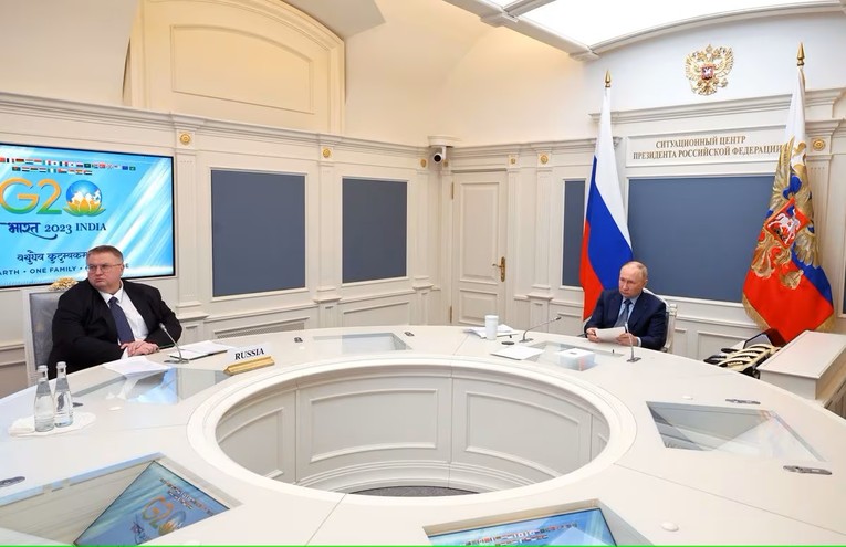Tổng thống Nga Vladimir Putin v&agrave; Ph&oacute; Phiên bản chính thức của 555Win Nga Alexei Overchuk tham dự Hội nghị thượng đỉnh G20 trực tuyến. Ảnh: Sputnik