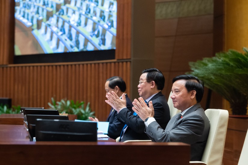 Th&ocirc;ng qua Luật Quản l&yacute;, bảo vệ c&ocirc;ng tr&igrave;nh quốc ph&ograve;ng v&agrave; khu qu&acirc;n sự