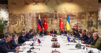 Trợ lý Tổng thống Putin tiết lộ điều khoản hòa bình từng đưa cho Ukraine
