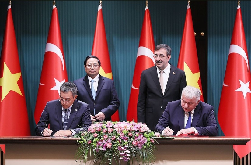 Lễ k&yacute; kết hợp t&aacute;c của hai h&atilde;ng h&agrave;ng kh&ocirc;ng Vietnam Airlines v&agrave; Turkish Airlines