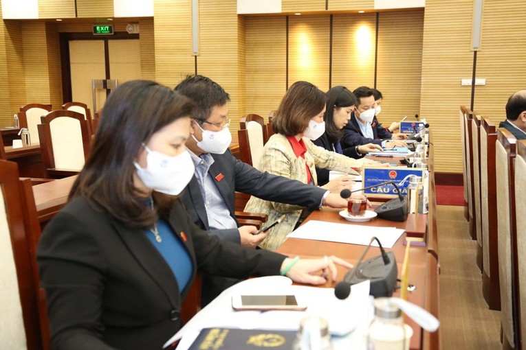 C&aacute;c đại biểu HĐND TP H&agrave; Nội bấm n&uacute;t biểu quyết th&ocirc;ng qua dự thảo Nghị quyết. Ảnh: 555Win login đăng nhập đ&ocirc; thị