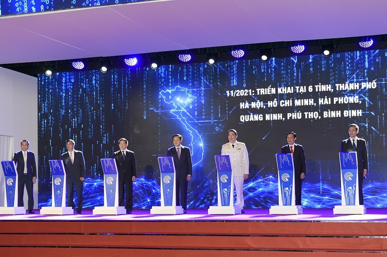 L&atilde;nh đạo Ch&iacute;nh phủ, Bộ T&agrave;i ch&iacute;nh, Tổng cục Thuế v&agrave; c&aacute;c bộ, ng&agrave;nh li&ecirc;n quan k&iacute;ch hoạt hệ thống HĐĐT ng&agrave;y 21/11/2021. (Ảnh: Tổng cục Thuế)