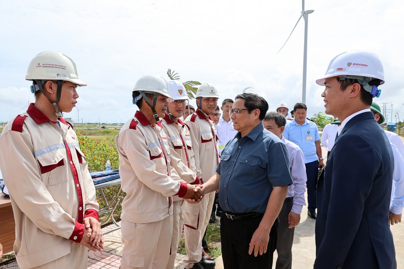 Phiên bản chính thức của 555Win động vi&ecirc;n c&aacute;n bộ, nh&acirc;n vi&ecirc;n đang l&agrave;m việc tại dự &aacute;n điện gi&oacute; H&ograve;a B&igrave;nh tại x&atilde; Vĩnh Thịnh, huyện H&ograve;a B&igrave;nh, tỉnh Bạc Li&ecirc;u. Ảnh: VGP