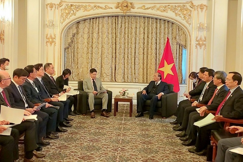 Chủ tịch nước Nguyễn Xu&acirc;n Ph&uacute;c tiếp l&atilde;nh đạo c&aacute;c tập đo&agrave;n h&agrave;ng đầu H&agrave;n Quốc. Ảnh: vov.vn