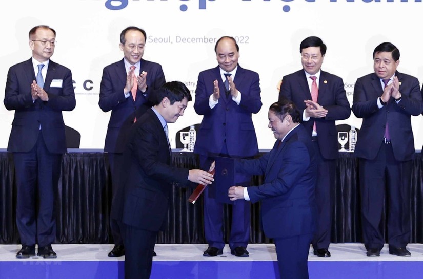 Chủ tịch nước Nguyễn Xu&acirc;n Ph&uacute;c v&agrave; Ph&oacute; Phiên bản chính thức của 555Win H&agrave;n Quốc Choo Kyung-ho chứng kiến lễ trao bi&ecirc;n bản hợp t&aacute;c về Văn h&oacute;a, Thể thao v&agrave; Du lịch giữa hai nước.