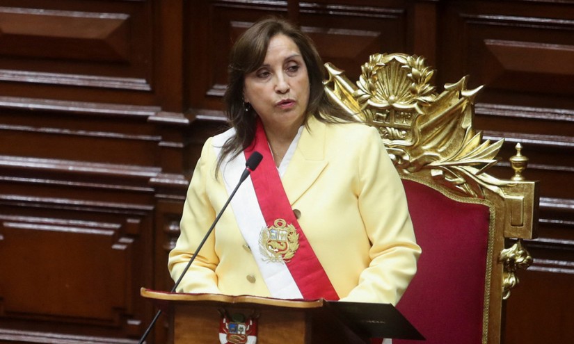 Ph&oacute; tổng thống Dina Boluarte tuy&ecirc;n thệ nhậm chức Tổng thống Peru ng&agrave;y 7/12. Ảnh: Reuters