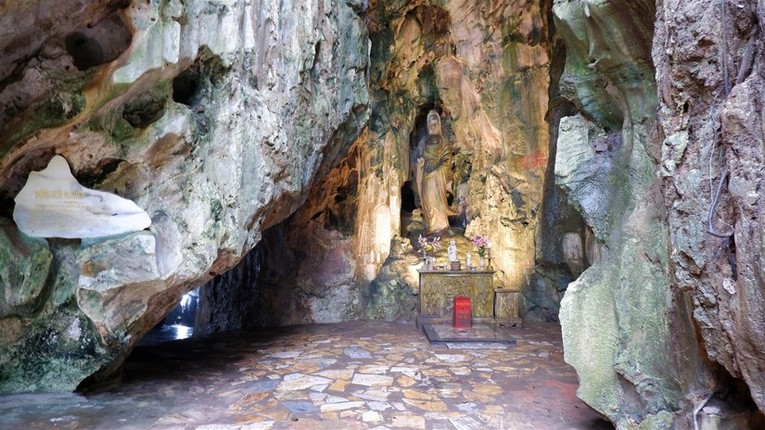 Khu danh thắng Ngũ H&agrave;nh Sơn, Đ&agrave; Nẵng sở hữu nhiều bia ma nhai c&oacute; gi&aacute; trị, được khắc trực tiếp tr&ecirc;n v&aacute;ch n&uacute;i. Ảnh: Cục Di sản văn h&oacute;a.