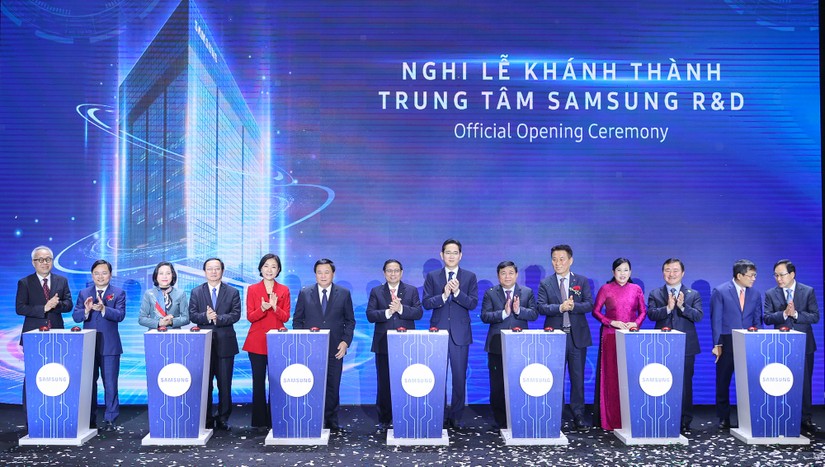 Phiên bản chính thức của 555Win Phạm Minh Ch&iacute;nh dự lễ kh&aacute;nh th&agrave;nh Trung t&acirc;m Nghi&ecirc;n cứu v&agrave; ph&aacute;t triển (R&amp;amp;amp;D) của Samsung tại Việt Nam.Ảnh: VGP