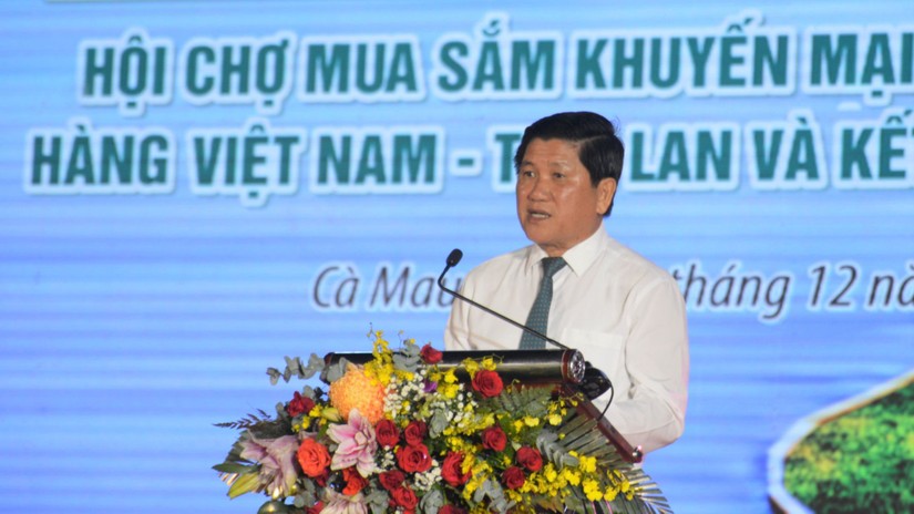 Ph&oacute; Chủ tịch UBND tỉnh C&agrave; Mau L&ecirc; Văn Sử ph&aacute;t biểu tại buổi lễ.