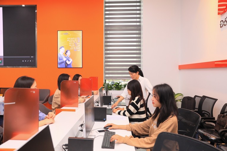 &ldquo;Trung t&acirc;m thực h&agrave;nh T&agrave;i ch&iacute;nh Ng&acirc;n h&agrave;ng SHB &ndash; VNU&rdquo; được đ&aacute;nh gi&aacute; sẽ trở th&agrave;nh h&igrave;nh mẫu đ&agrave;o tạo t&agrave;i ch&iacute;nh ng&acirc;n h&agrave;ng theo ti&ecirc;u chuẩn quốc tế.