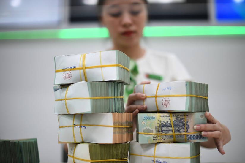 Cuộc đua hút tiền gửi đầu năm 2025: VPBank tăng hạng, Vietcombank giảm tốc