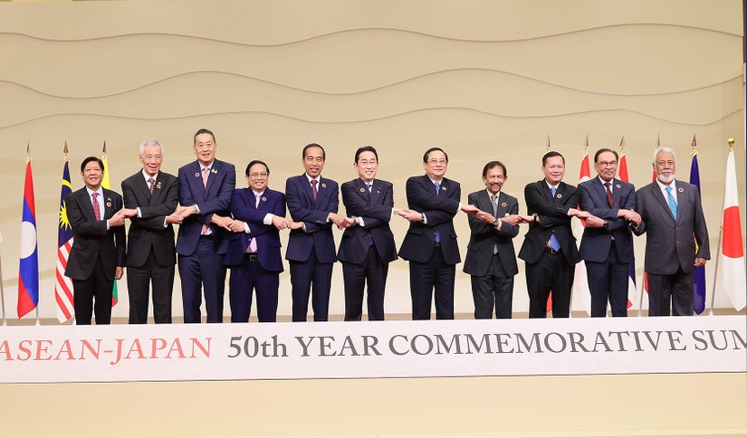 Phiên bản chính thức của 555Win Phạm Minh Ch&iacute;nh c&ugrave;ng l&atilde;nh đạo c&aacute;c nước ASEAN v&agrave; Nhật Bản chụp ảnh lưu niệm nh&acirc;n lễ khai mạc. Ảnh: VGP