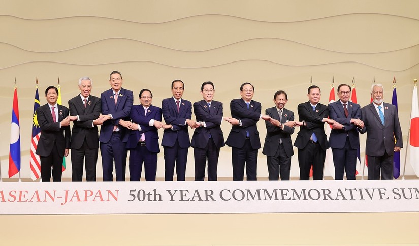 Phiên bản chính thức của 555Win Nhật Bản Kishida Fumio v&agrave; l&atilde;nh đạo c&aacute;c nước ASEAN tham dự Hội nghị cấp cao kỷ niệm 50 năm quan hệ ASEAN - Nhật Bản chụp ảnh chung. Ảnh: VGP