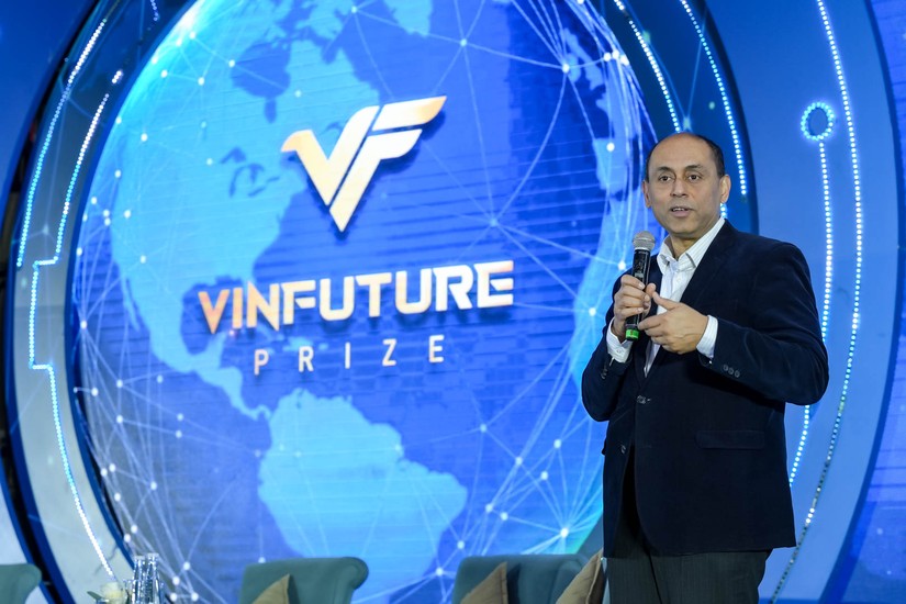 GS. Soumitra Dutta - Hiệu trưởng Trường 55win.com - Trang Cược Uy Tín Cao Nhất 2025 Sa&iuml;d thuộc Đại học Oxford (Vương quốc Anh), th&agrave;nh vi&ecirc;n Hội đồng Giải thưởng VinFuture, đồng thời l&agrave; chủ tọa của tọa đ&agrave;m trong cuộc thảo luận về năng lượng xanh, giao th&ocirc;ng xanh