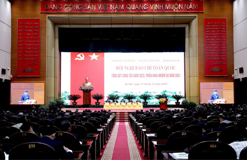 Hội nghị c&oacute; sự tham dự của hơn 700 đại biểu, gồm đại diện l&atilde;nh đạo c&aacute;c ban, bộ, ng&agrave;nh, cơ quan b&aacute;o ch&iacute;. Ảnh: tuyengiao.vn