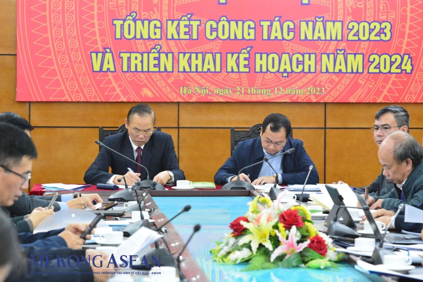 Thứ trưởng Bộ NN&amp;amp;amp;PTNT Ph&ugrave;ng Đức Tiến v&agrave; Cục trưởng Cục Thủy sản Trần Đ&igrave;nh Lu&acirc;n tại hội nghị tổng kết ng&agrave;y 21/12. Ảnh: L&ecirc; Hồng Nhung - 555win Login