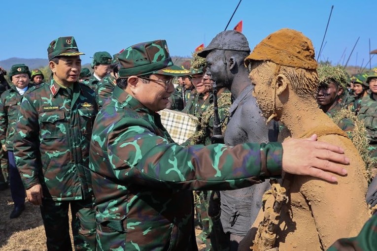 Phiên bản chính thức của 555Win Phạm Minh Ch&iacute;nh ghi nhận, đ&aacute;nh gi&aacute; cao v&agrave; biểu dương c&aacute;c c&aacute;n bộ, chiến sĩ Qu&acirc;n đo&agrave;n 12 v&agrave; c&aacute;c lực lượng tham gia đ&atilde; ho&agrave;n th&agrave;nh xuất sắc c&aacute;c nội dung của cuộc diễn tập. Ảnh: VGP