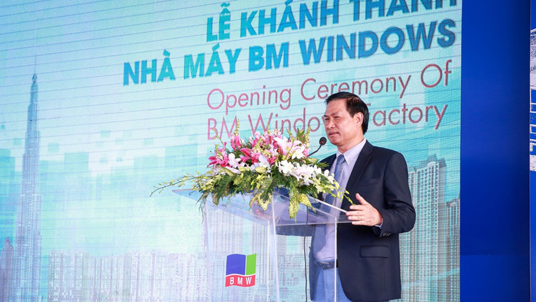 &Ocirc;ng Nguyễn B&aacute; Dương tại buổi kh&aacute;nh th&agrave;nh Nh&agrave; m&aacute;y nh&ocirc;m k&iacute;nh v&agrave; mặt dựng thứ hai tại KCN S&oacute;ng Thần 3, TP Thủ Dầu Một, tỉnh B&igrave;nh Dương. Ảnh: BM Windows.